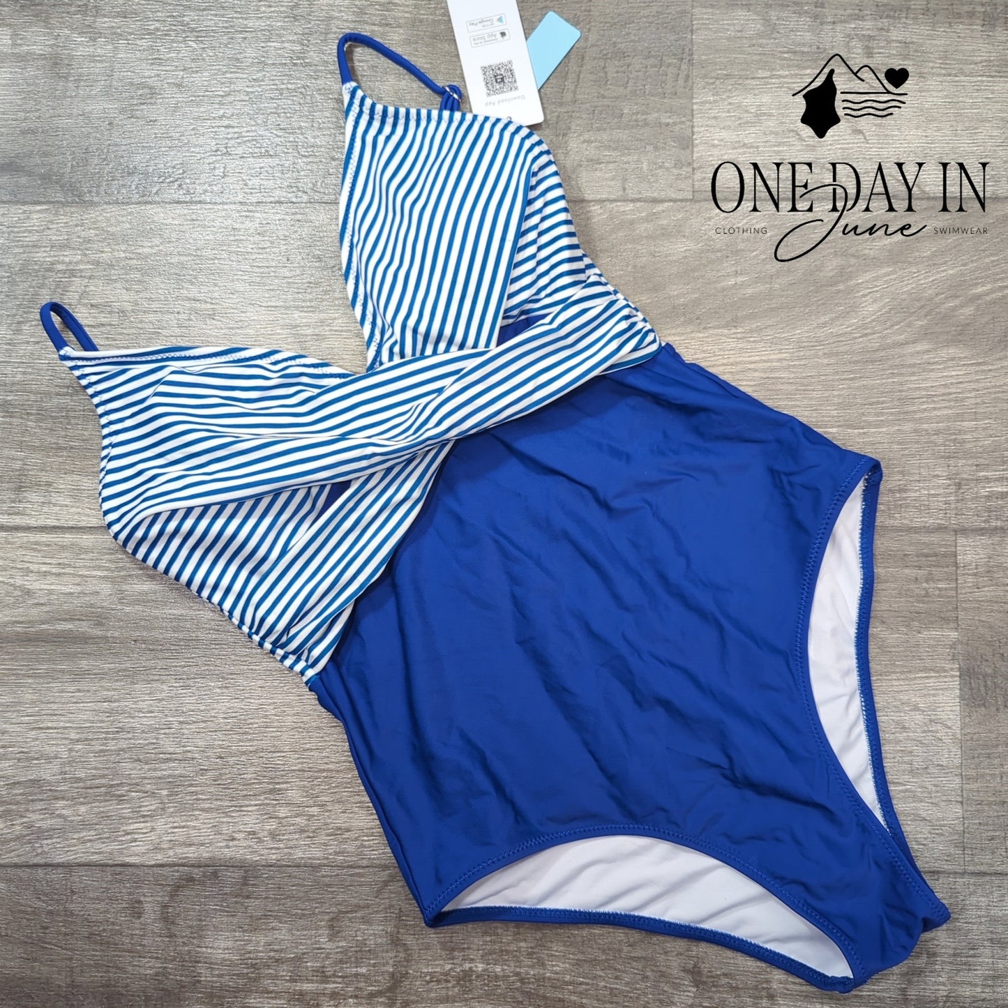 Cupshe Twist Front One Piece Swimsuit Size M