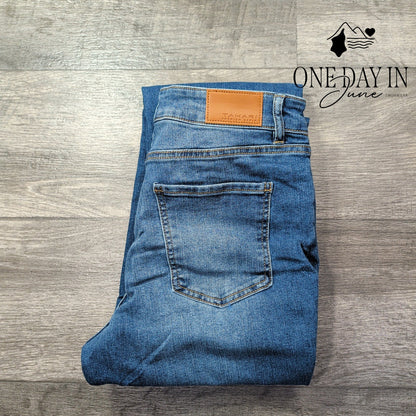 Tahari Belleville Mid Rise Bootcut Jeans Canyon Blue NWT Size 10