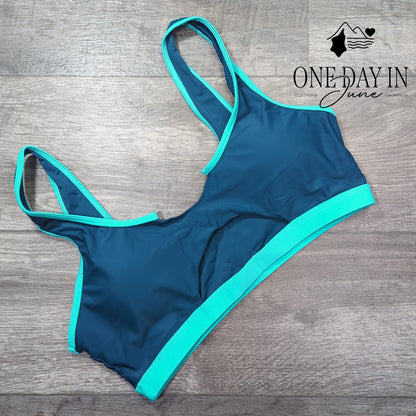 CharmLeaks Keyhole Crop Bikini Top Navy Blue Turquoise Colorblock Size XXL