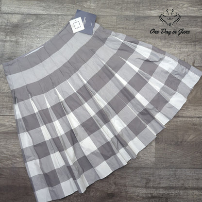 Liz Claiborne Petite A Line Plaid Skirt Gray White Pleated NWT Size 10P