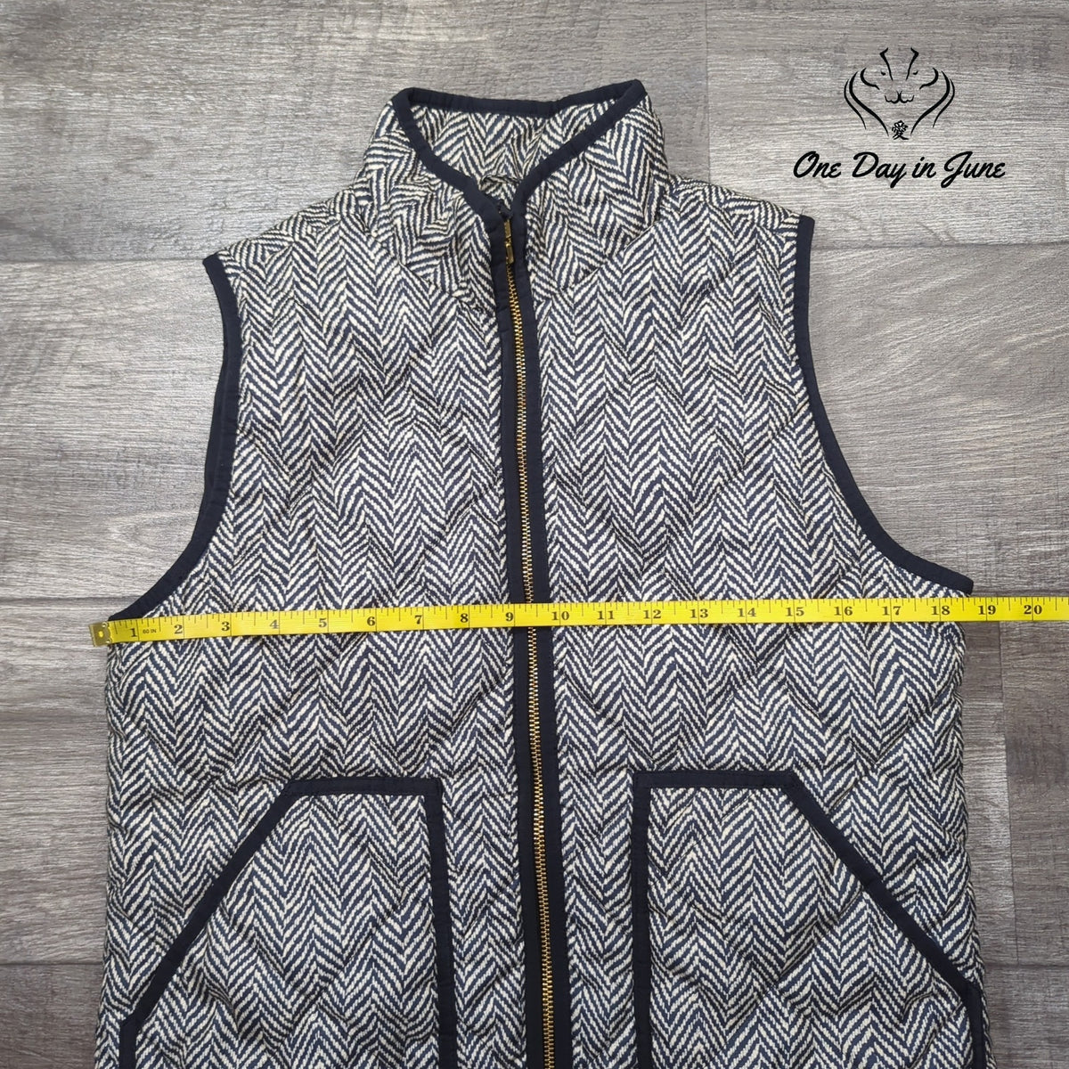 J.Crew Herringbone Quilted Full Zip Vest Black Ivory Gold Zipper Size S