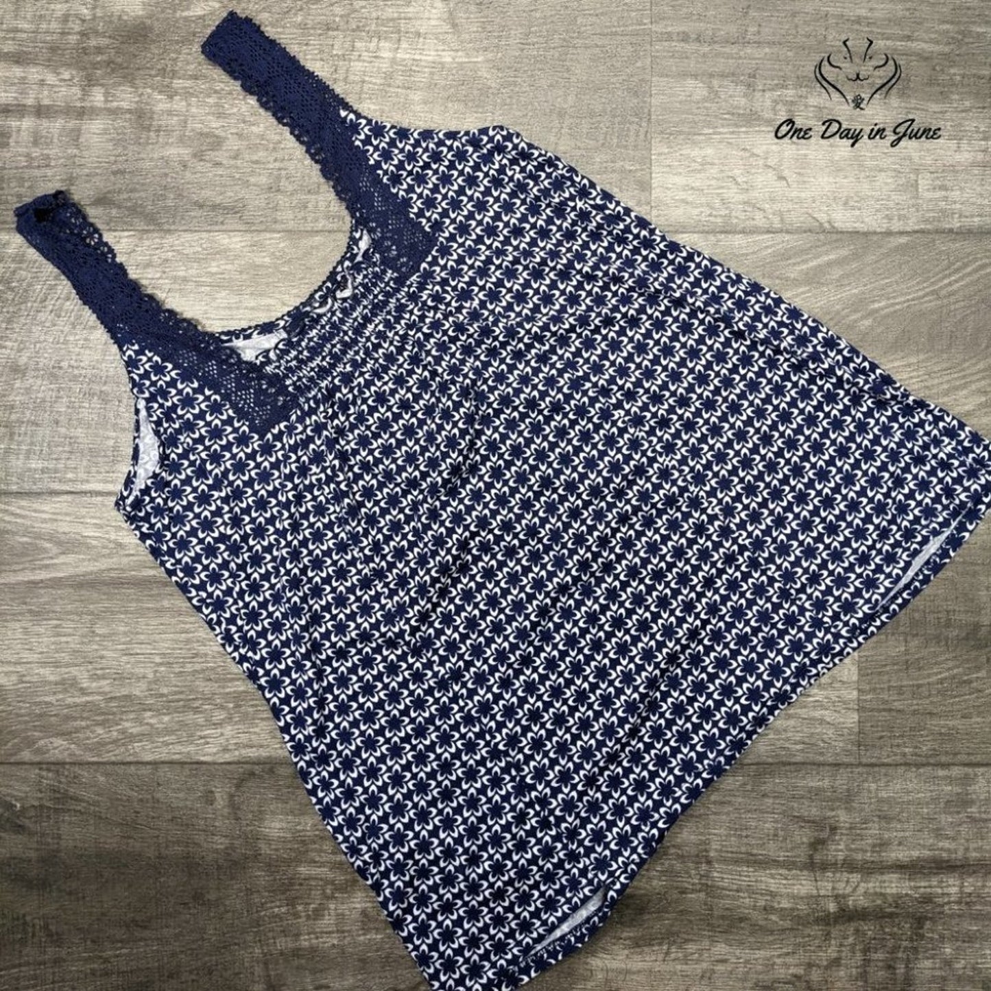 Liz Claiborne Lace Strap Tank Top Size M