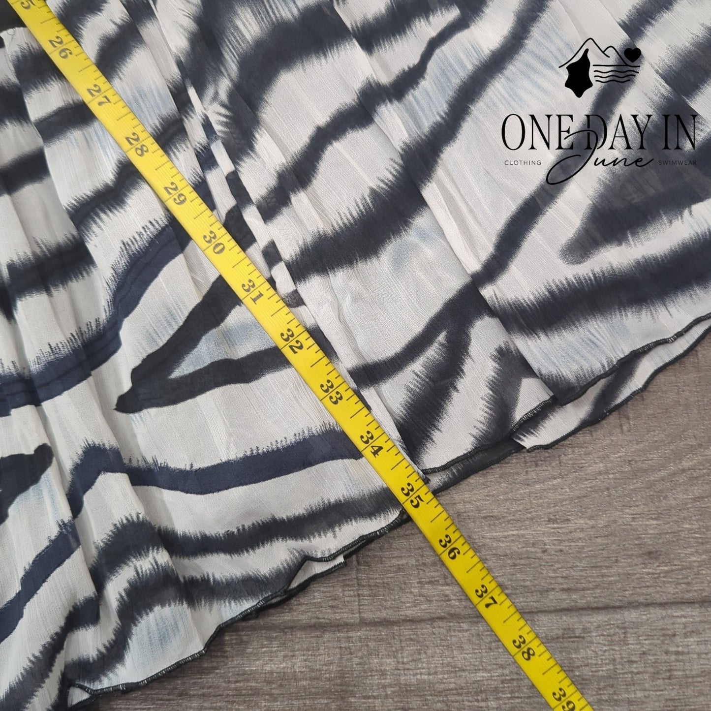 Chico's Fold Over Maxi Crinkle Zebra Skirt Size Chico's 2 (12)