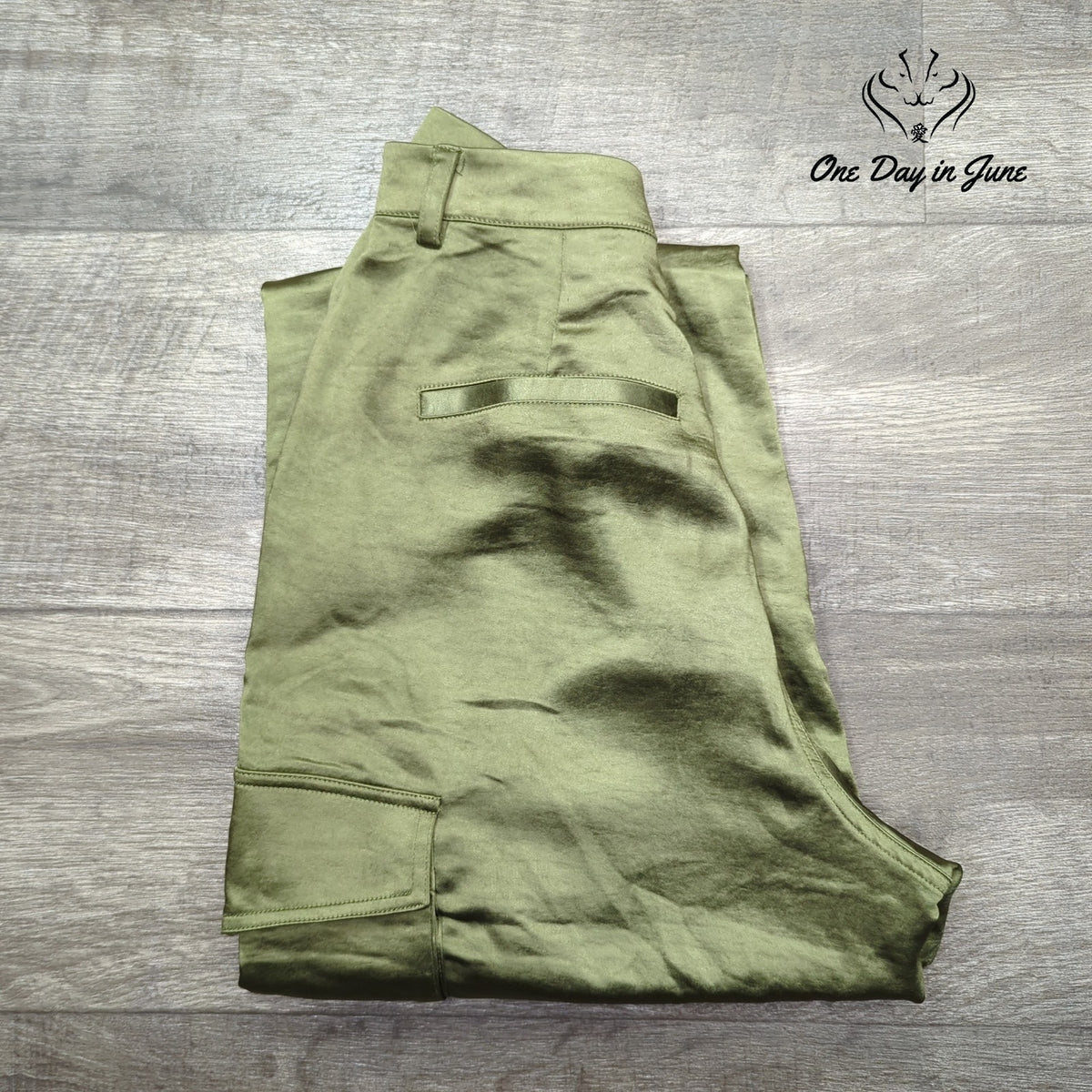 Good American Washed Satin Cargo Pants Juniper Green NWT Size 6