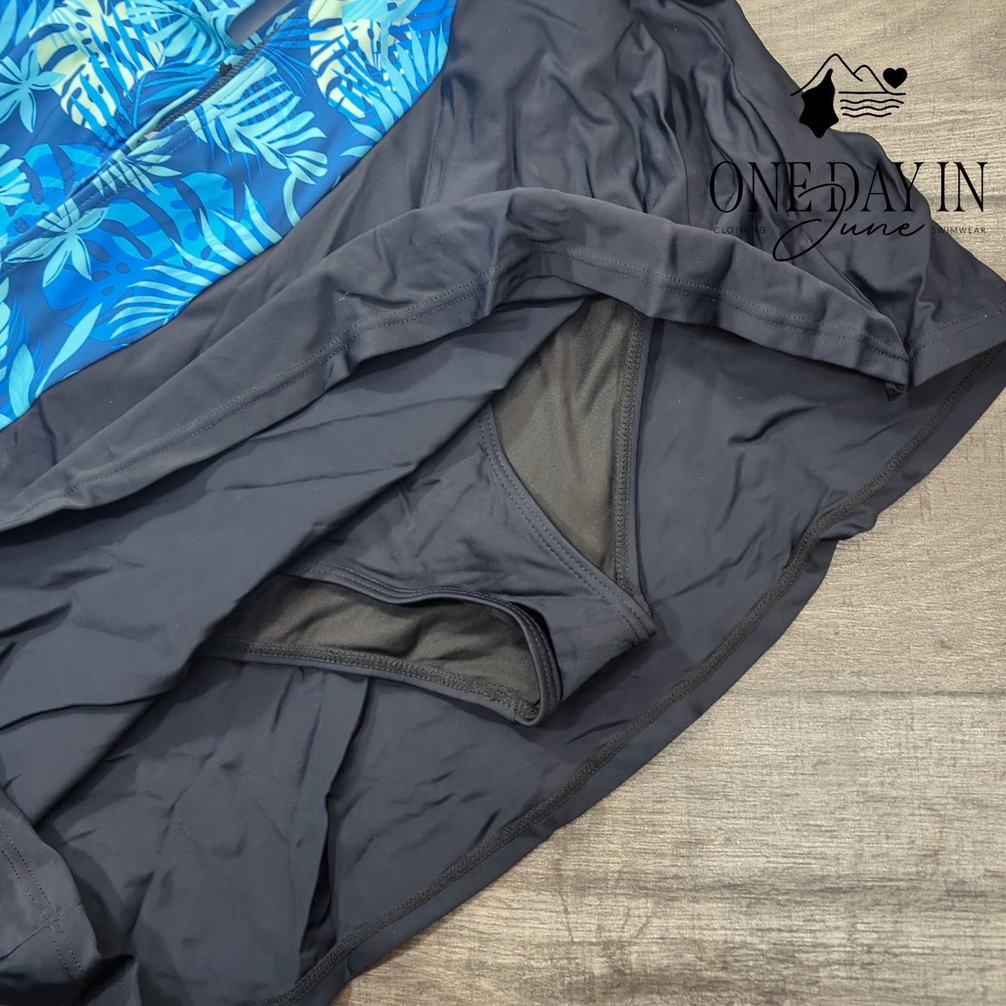 Talisea Skirted Twist Front Tankini Size M