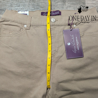 Gloria Vanderbilt Amanda Jeans Hazelnut Tan Tapered Leg NWT $40 Size 4 Short