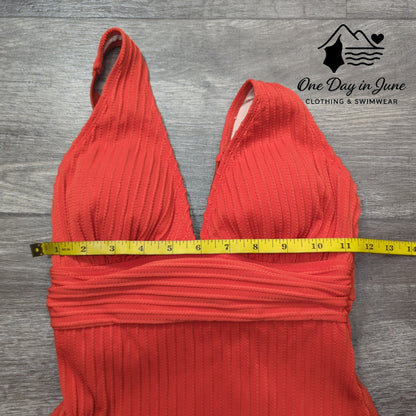 Cupshe Textured Twist Back One Piece Swimsuit Size S