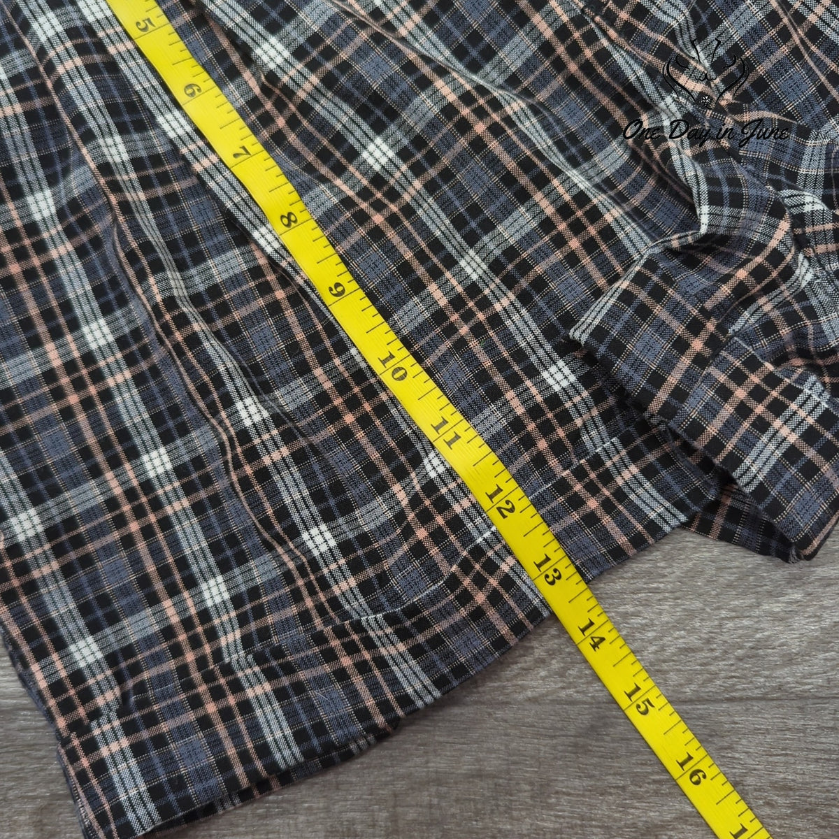 American Eagle Outfitters Mom Shorts High Rise Plaid Black Pink NWT Size 8