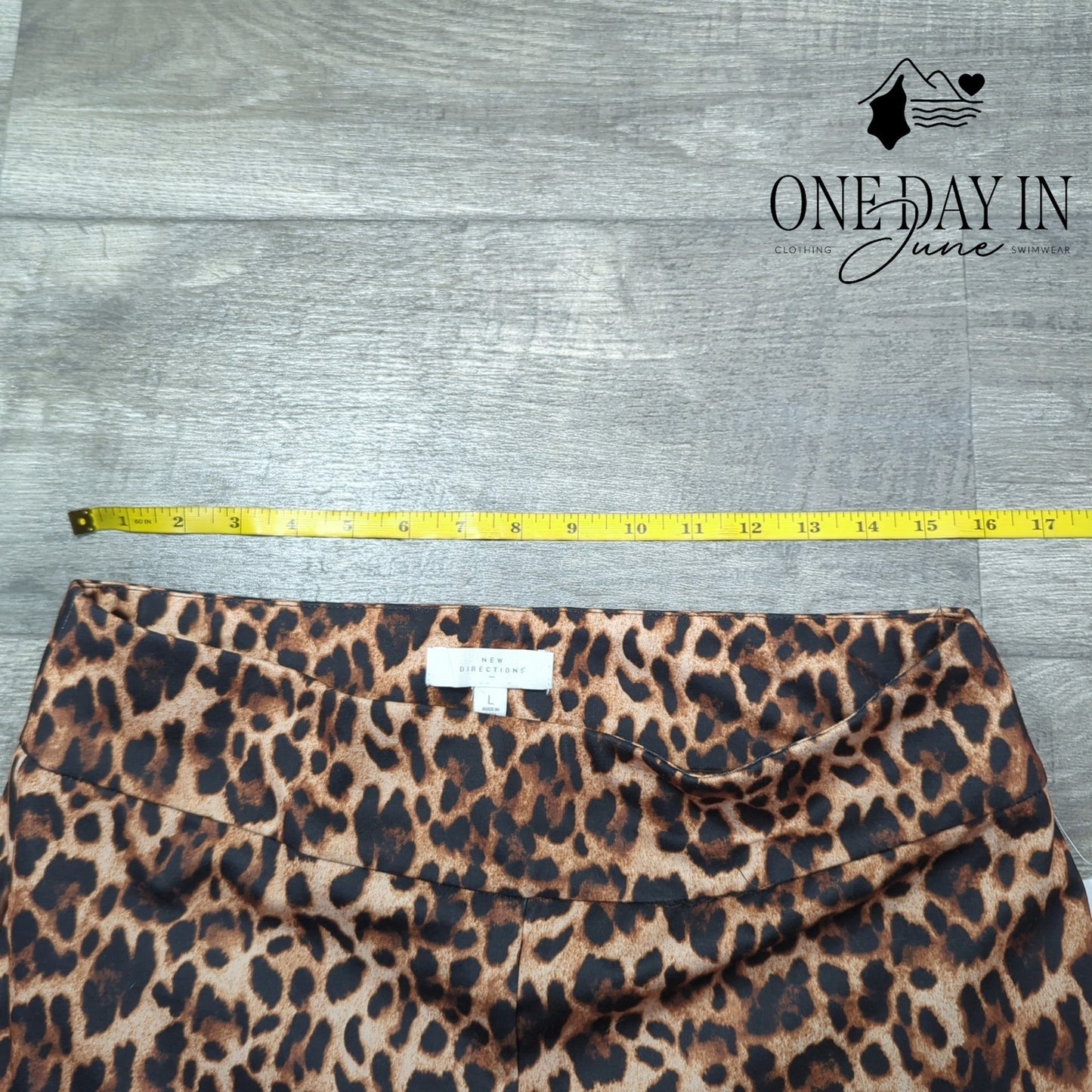 New Directions Leopard Polished Pants Size L
