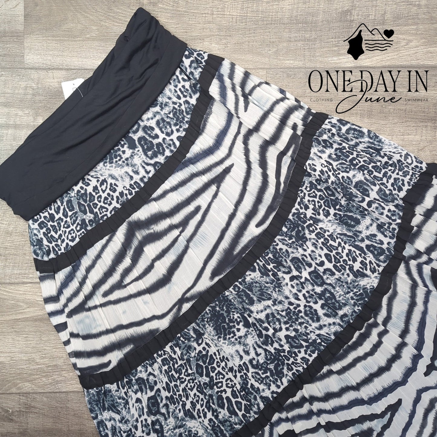 Chico's Fold Over Maxi Crinkle Zebra Skirt Size Chico's 2 (12)