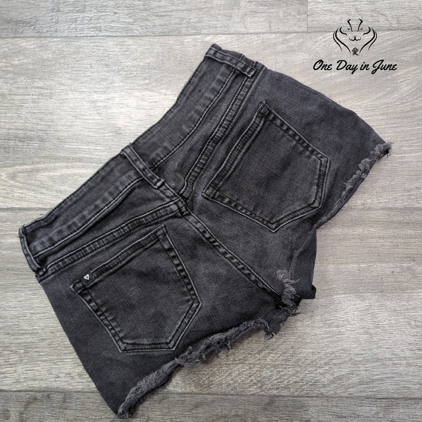 Black Heart Juniors Embroidered Low Rise Shorts Size 1