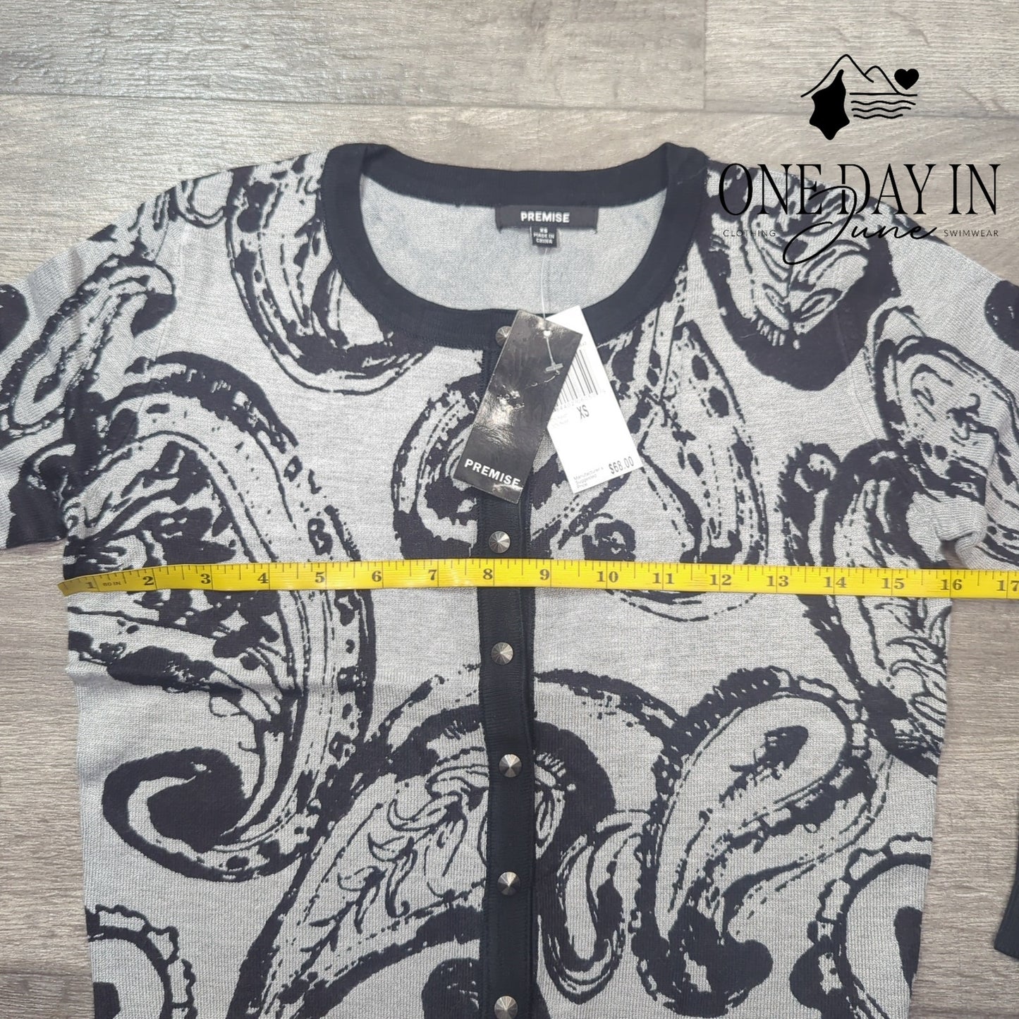 Premise Studio Snap Front Swetaer Size XS
