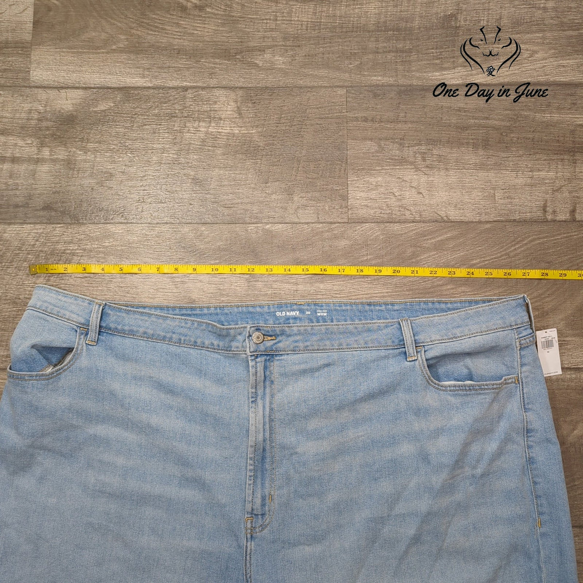 Old Navy High Rise Wow Denim Shorts Plus Light Wash Cuffed NWT Size 30