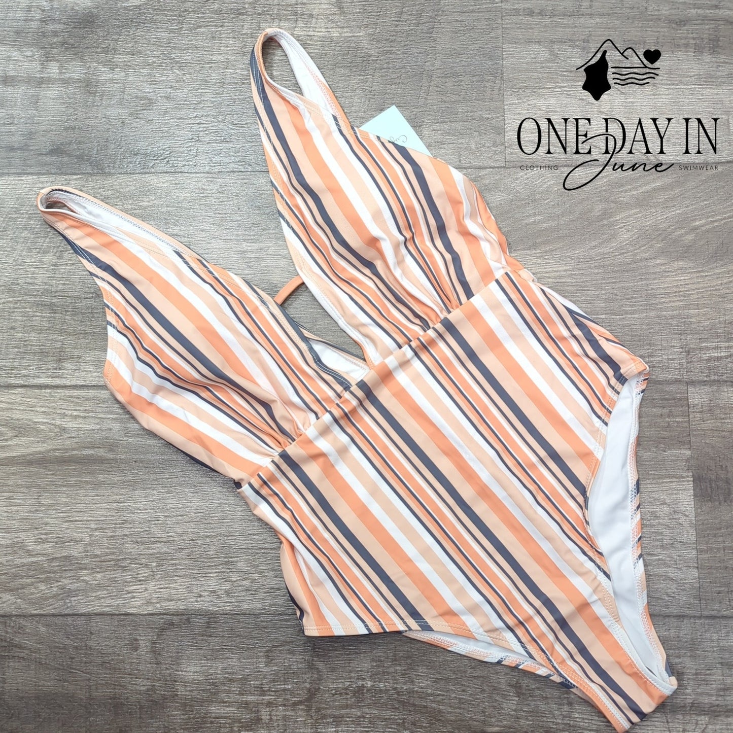 Cupshe Deep V Striped One Piece Swimsuit Size L