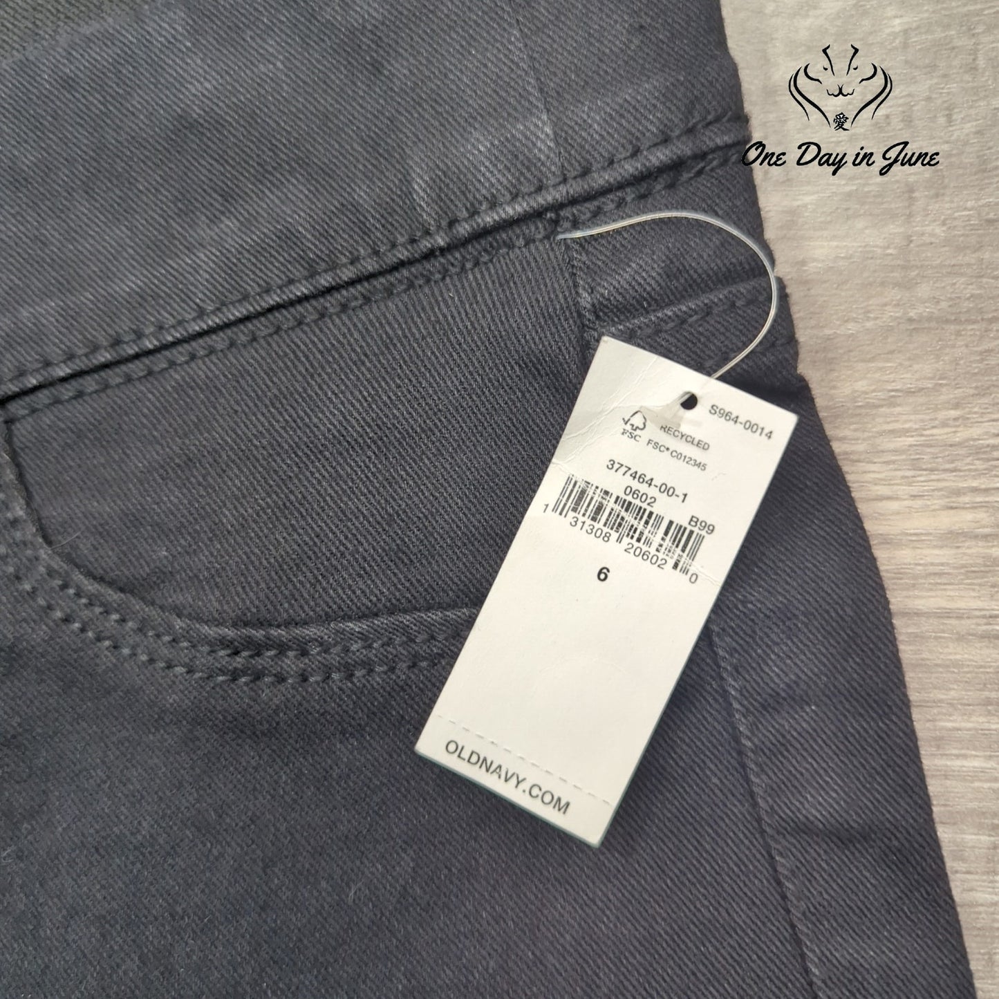 Old Navy Pull On Mid Rise Super Skinny Jeans Size 6