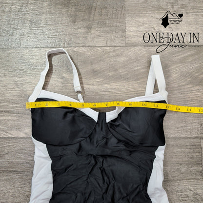 Suuksess Lace Up Back One Piece Swimsuit Size S