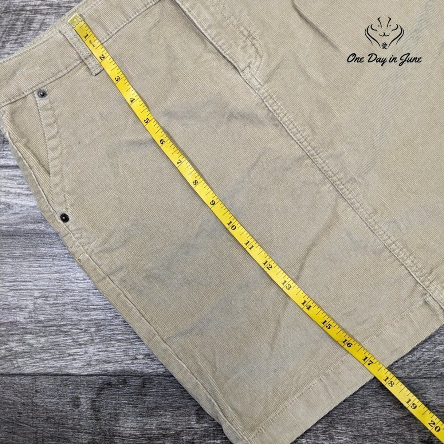 G.H. Bass Corduroy Mini Skirt Size 6