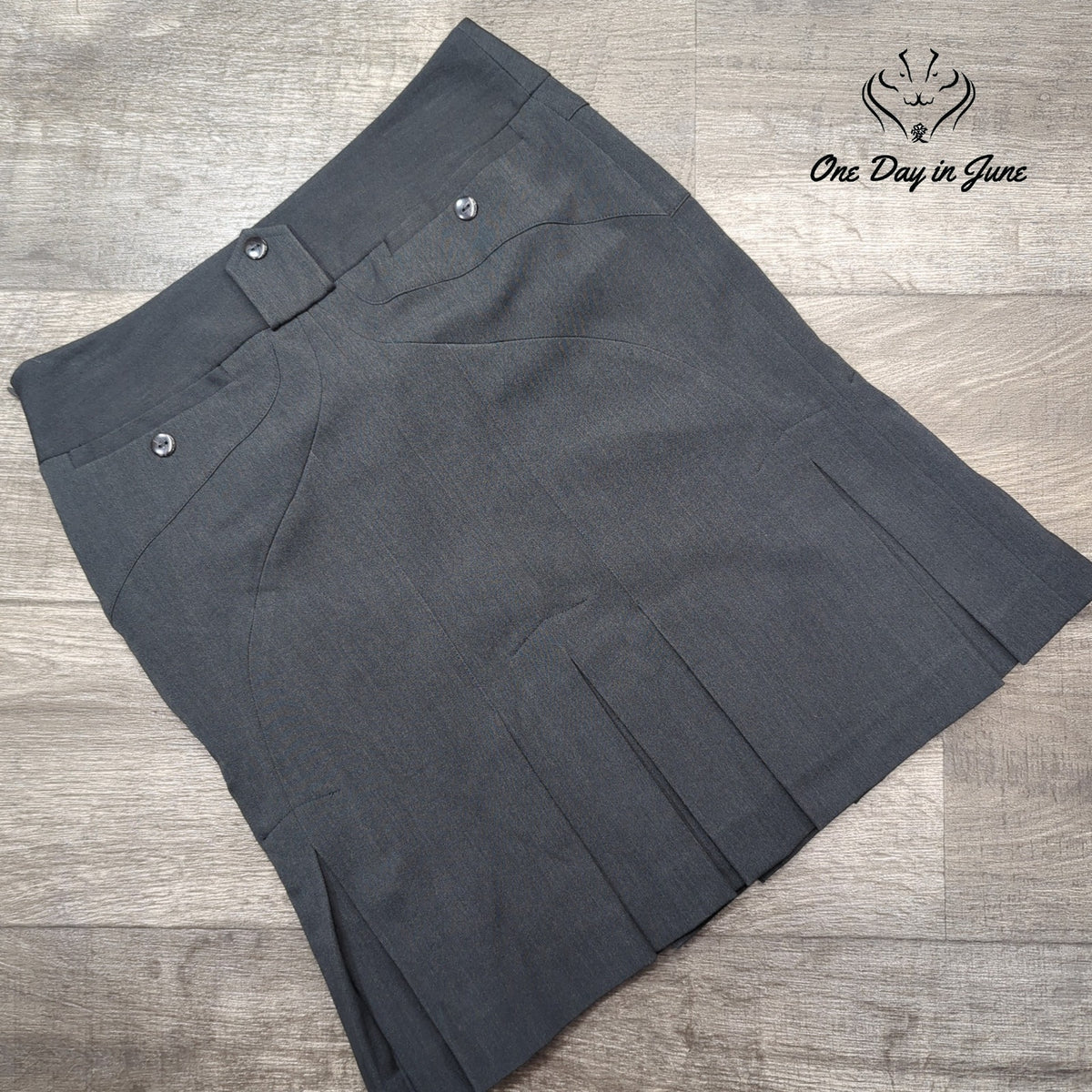 Atelier Pleated Flare Mini Skirt Gray Button Detail Size 2