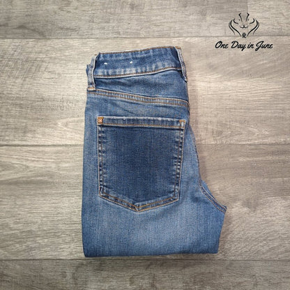 Chico's DefineMe Denim Straight Leg Ankle Jeans Size Chico's 0T (4T)