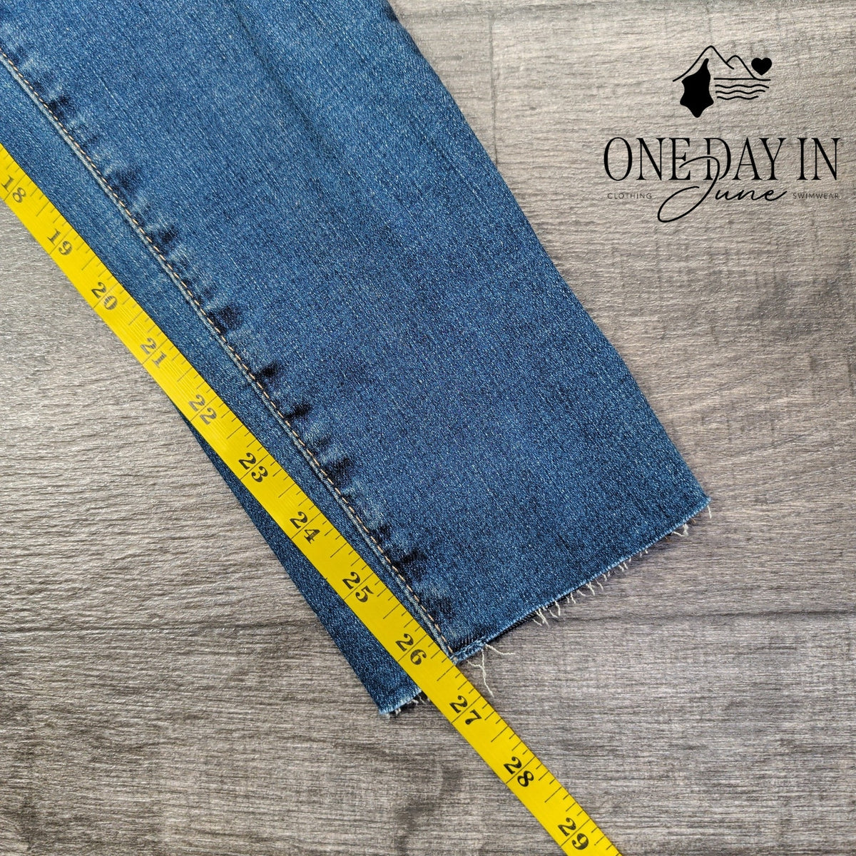 AG Adriano Goldschmied The Farrah Skinny Distressed Jeans Blue NWT Size 4 (27)