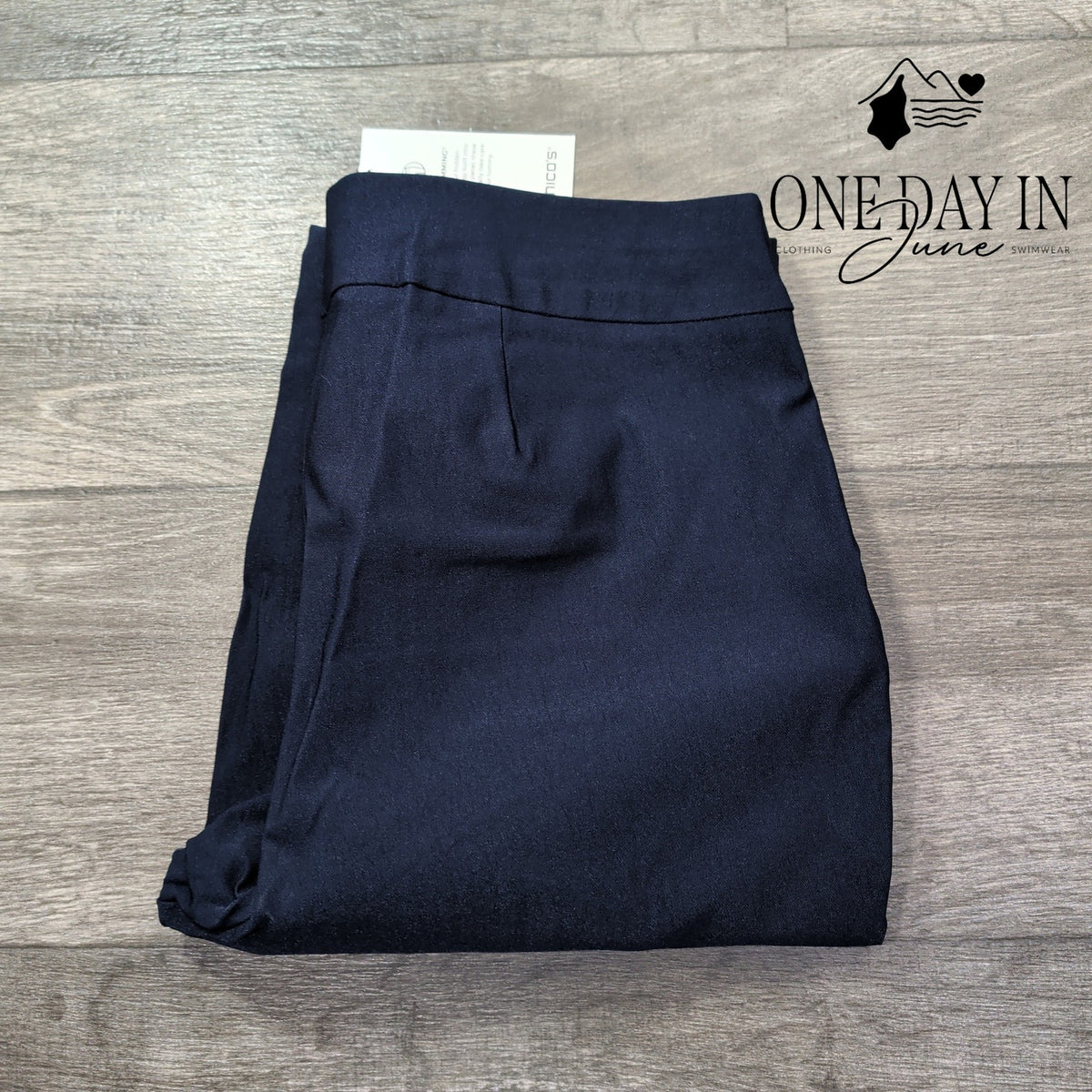 Chico's So Slimming Brigitte Slim Leg Pants Navy Blue Pull On NWT Size  (10)