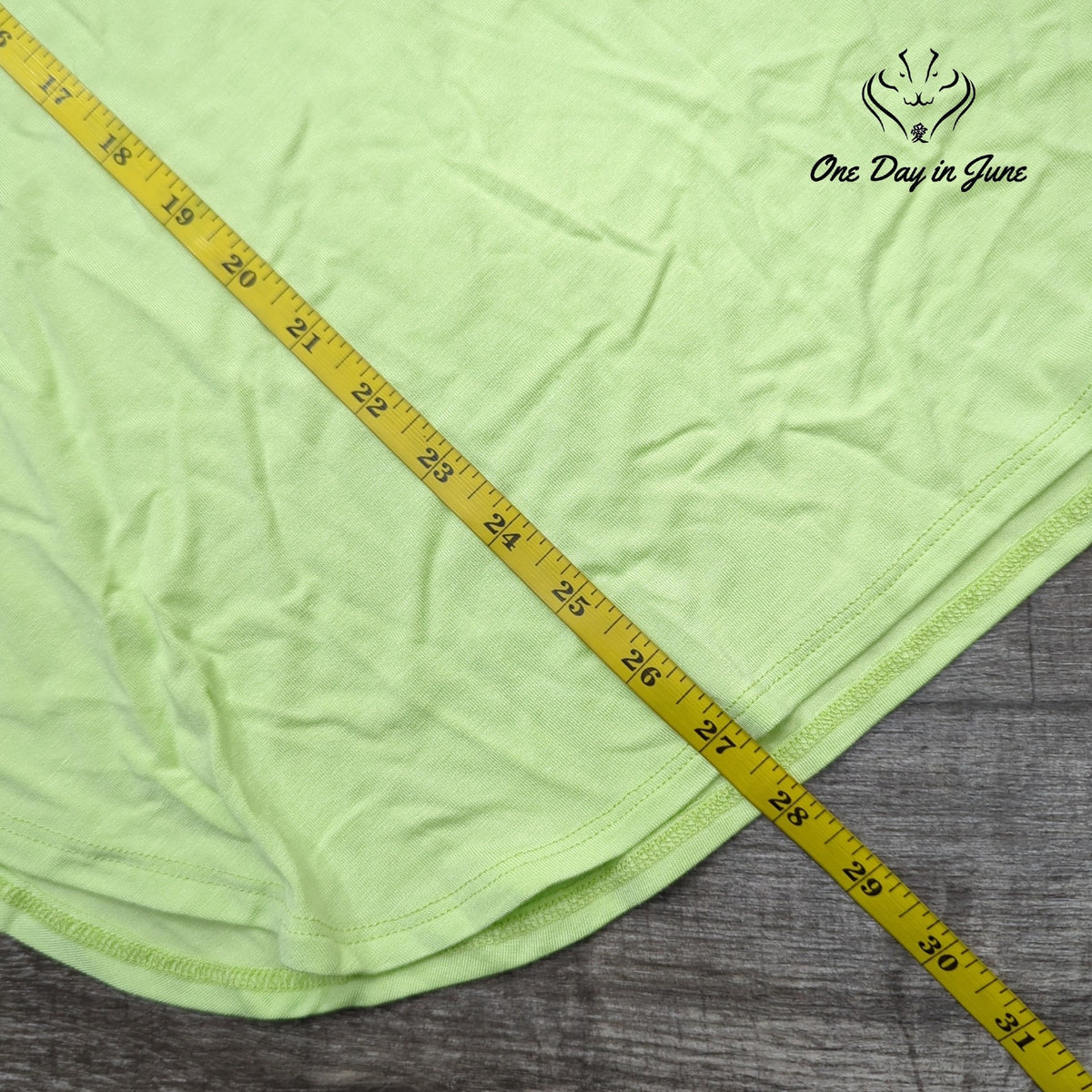 a. gain V Neck Short Sleeve Tee Shirt Lime Green Curved Hem NWT Size S