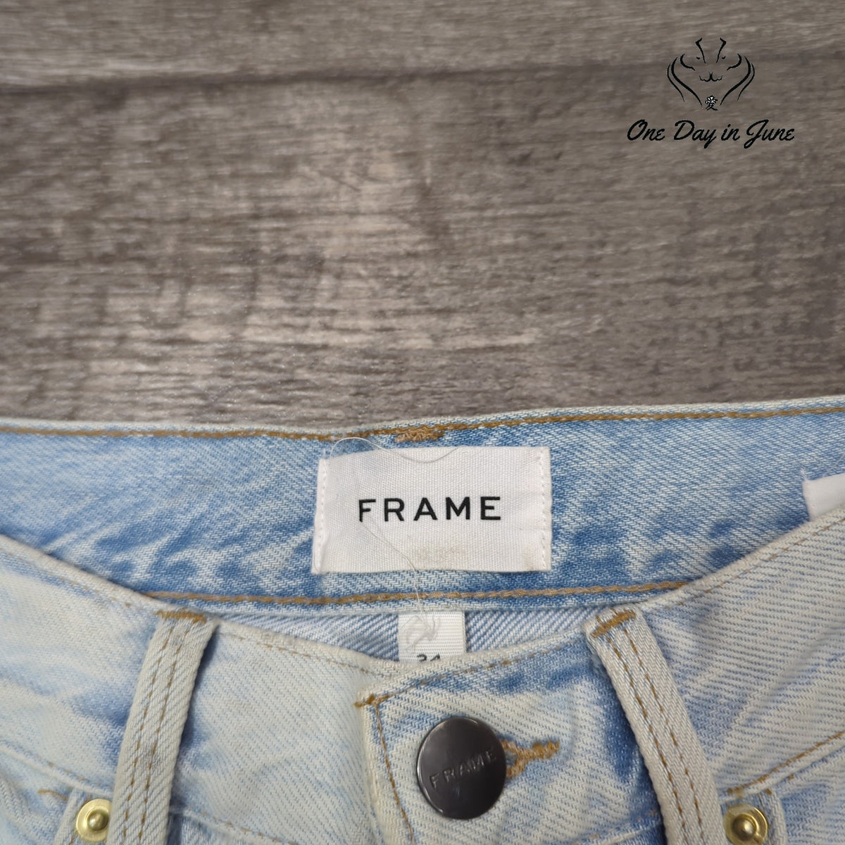 Frame Le Original High Rise Straight Light Wash Distressed Button Fly Size 24