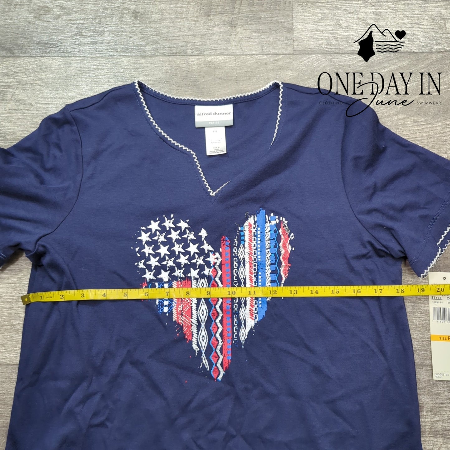 Alfred Dunner Petite V Neck Patriotic Heart Americana T Shirt Size PS