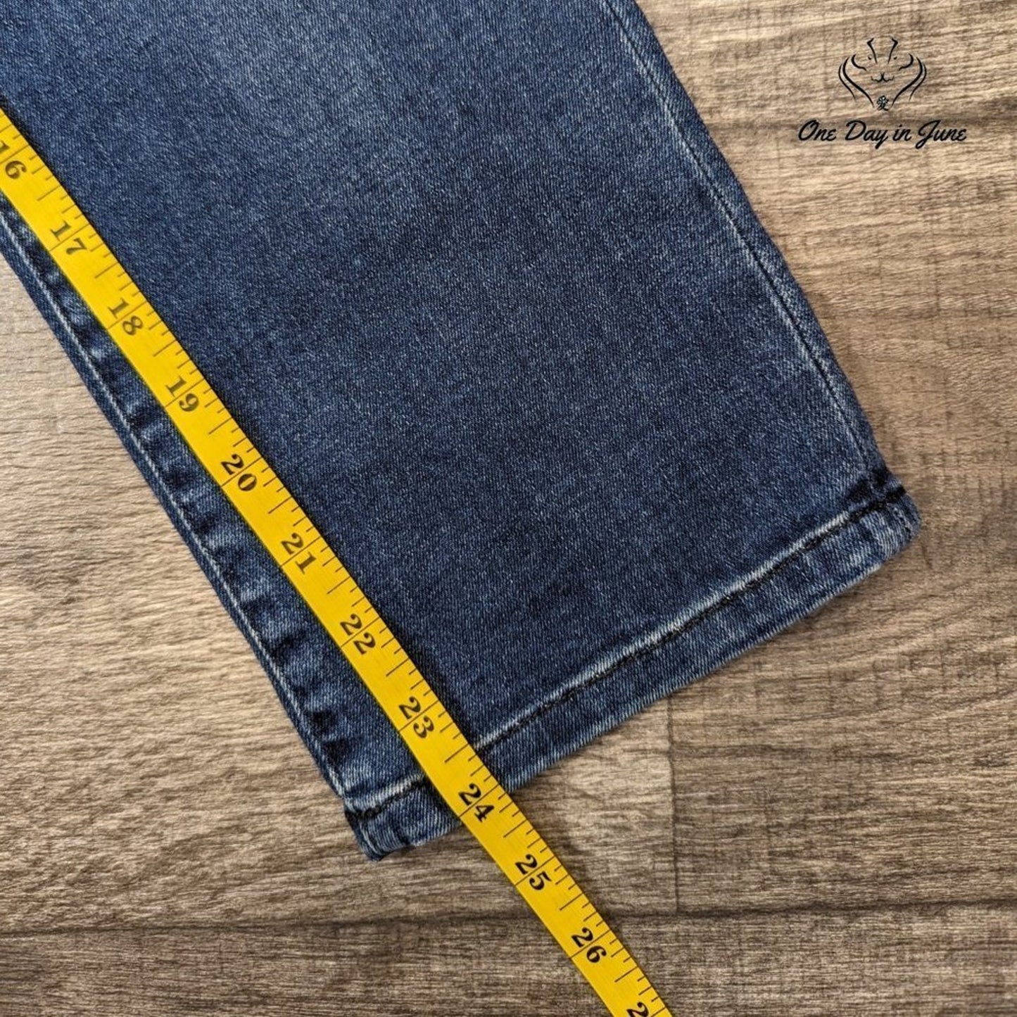 Calvin Klein Cropped Boyfriend Jeans Size 27 (4)