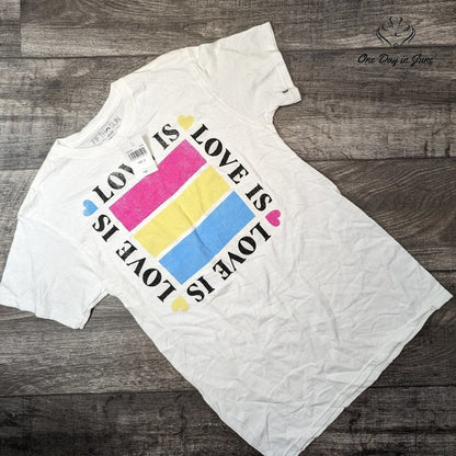 Fifth Sun Love Is Short Sleeve Tee Shirt Size S