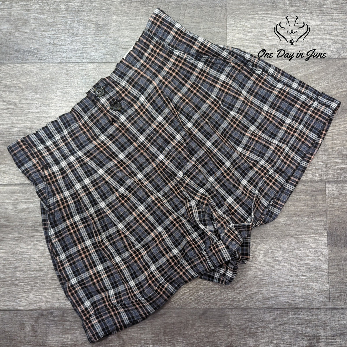 American Eagle Outfitters Mom Shorts High Rise Plaid Black Pink NWT Size 8