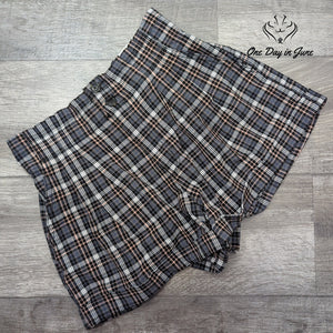 American Eagle Outfitters Mom Shorts High Rise Plaid Black Pink NWT Size 8