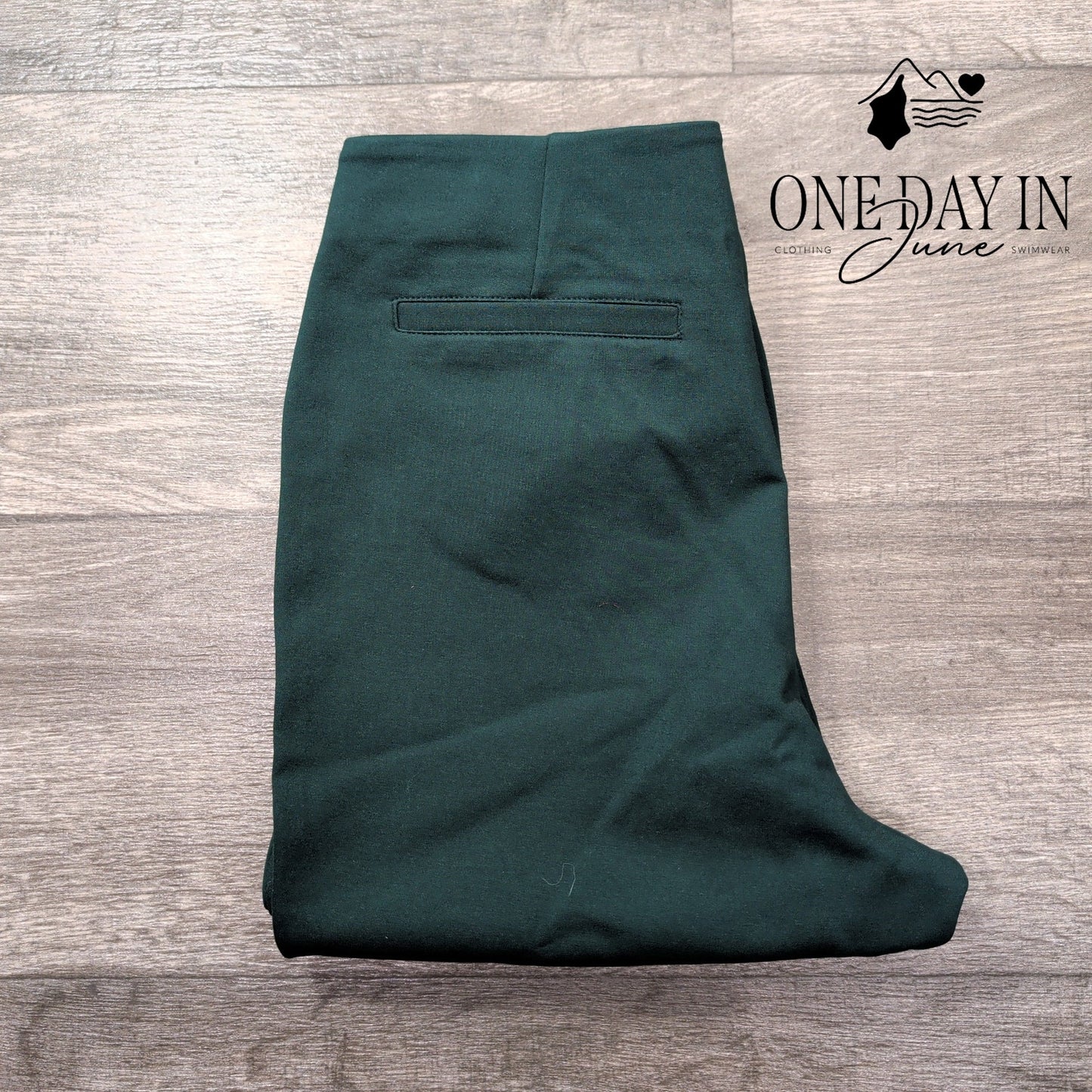 Calvin Klein Tapered Leg Pants Size 10