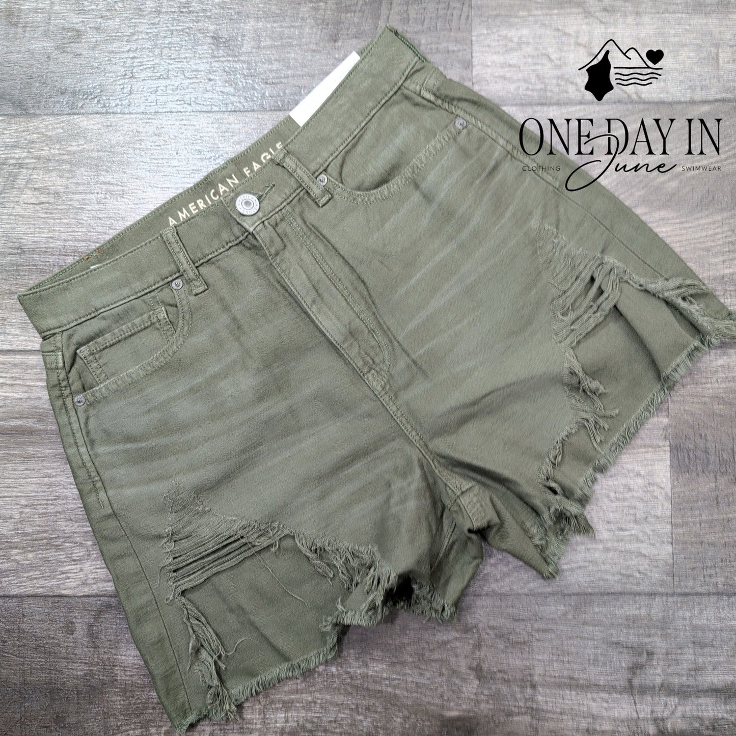 American Eagle Outfitters Highest Rise Distressed Mom Shorts Size 8