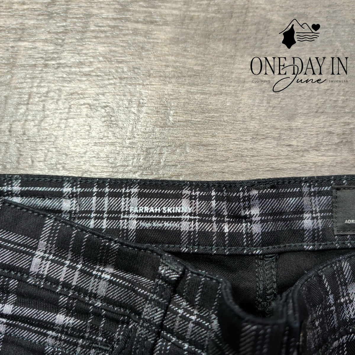 AG Adriano Goldschmied Farrah High Rise Skinny Jeans Black Plaid Size 2 (26)