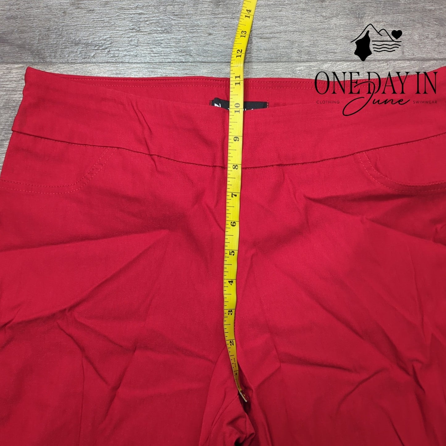 N Touch Pull on Capri Pants Size 8