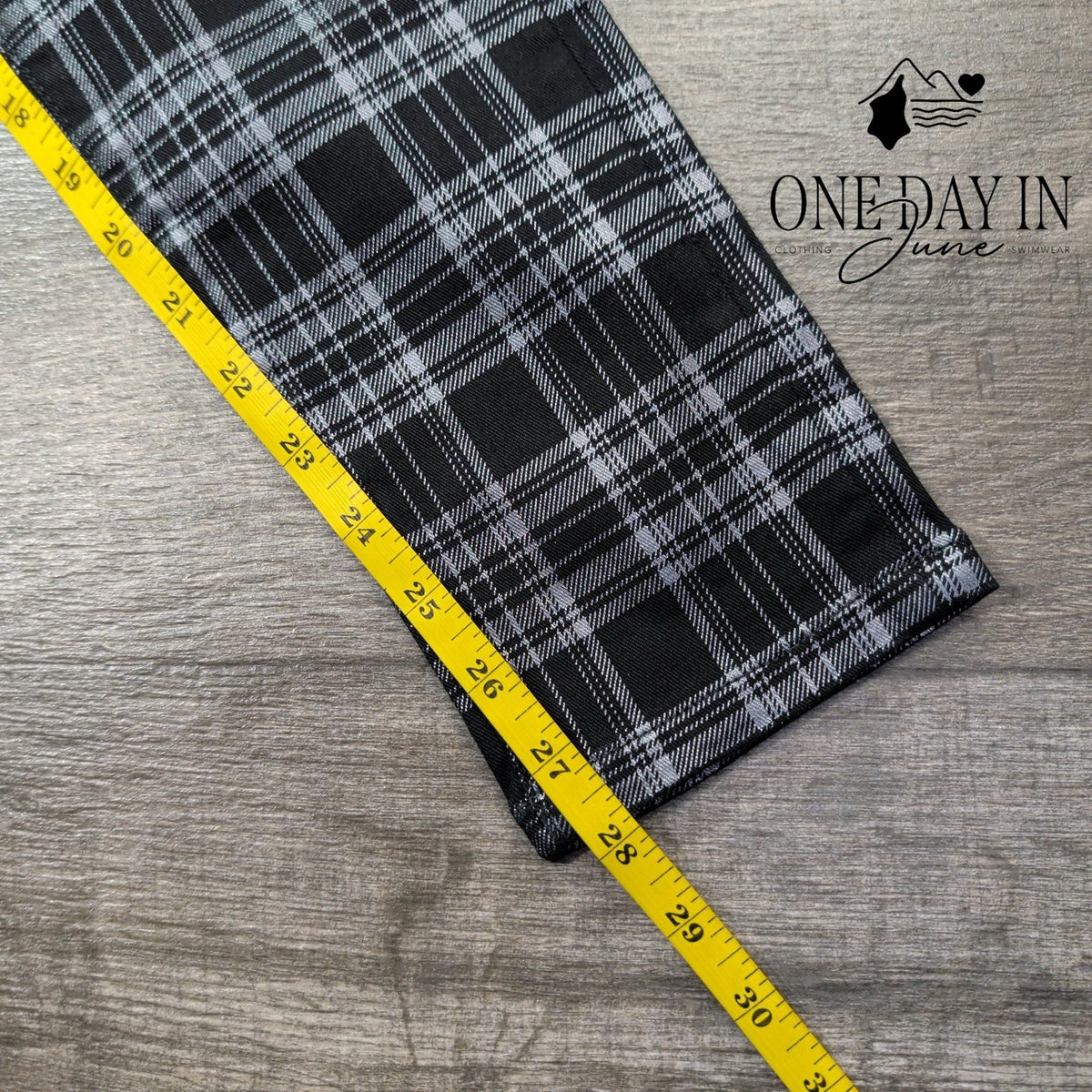 AG Adriano Goldschmied Farrah High Rise Skinny Jeans Black Gray Plaid NWT Size 2