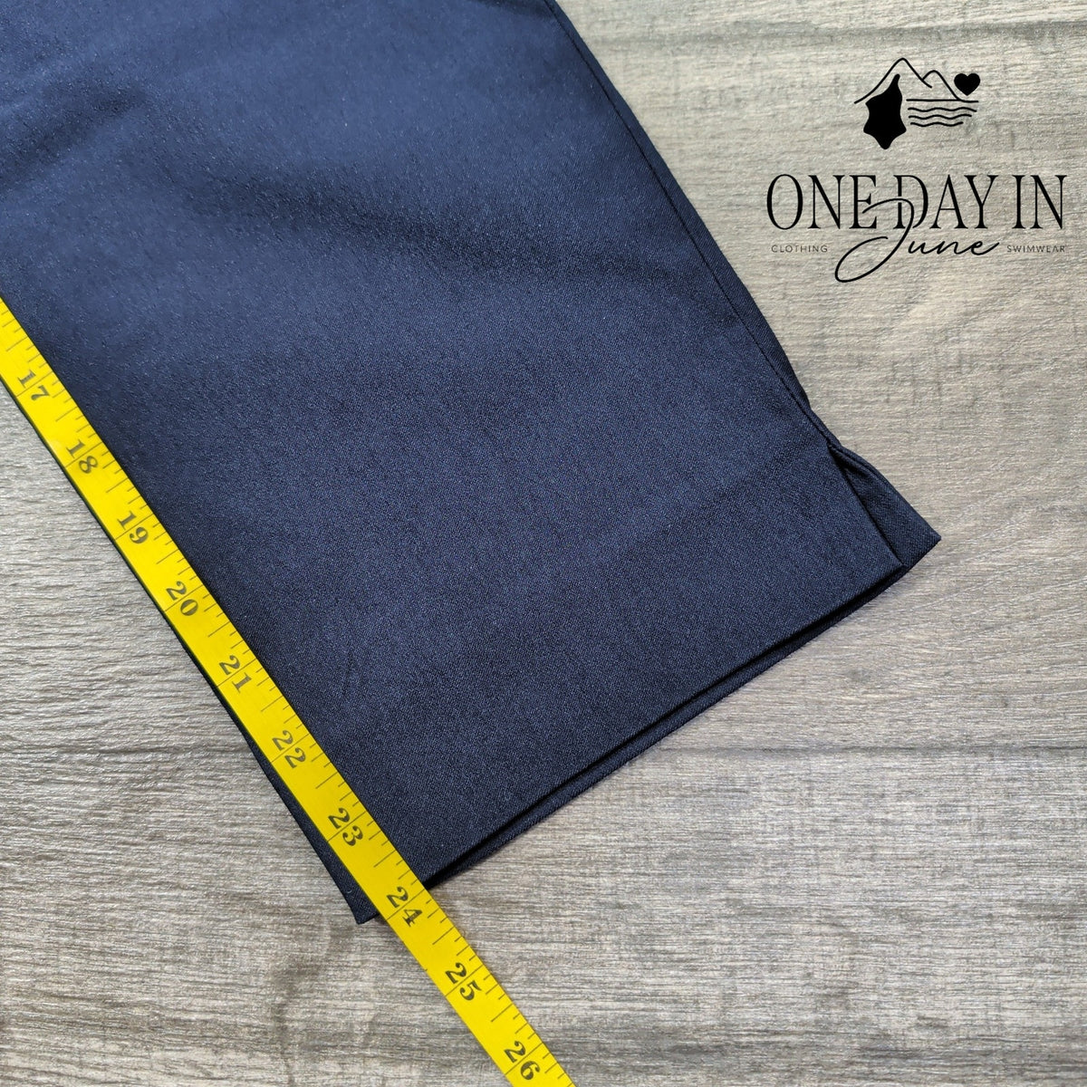 Chico's So Slimming Brigitte Slim Crop Pants Navy Blue Stretch NWT Size 10