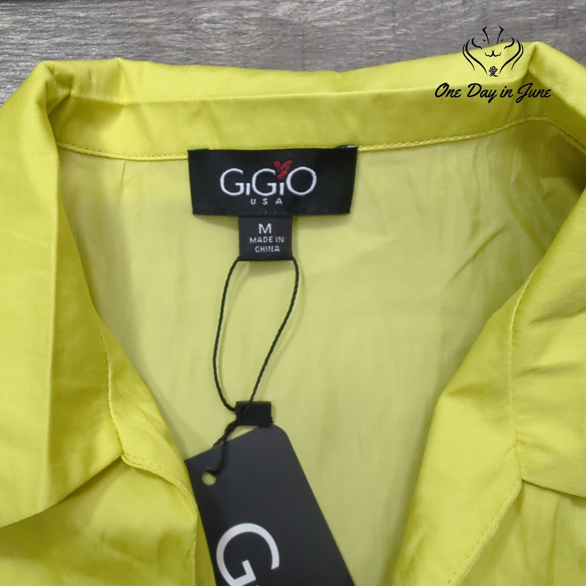 GiGiO Sleeveless Wrap Blouse Neon Yellow Collared Ruffle Peplum NWT Size M