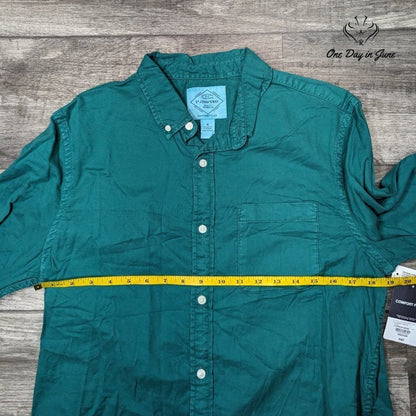 St. John's Bay Oxfored Comfort Flex Button Down Shirt Size M