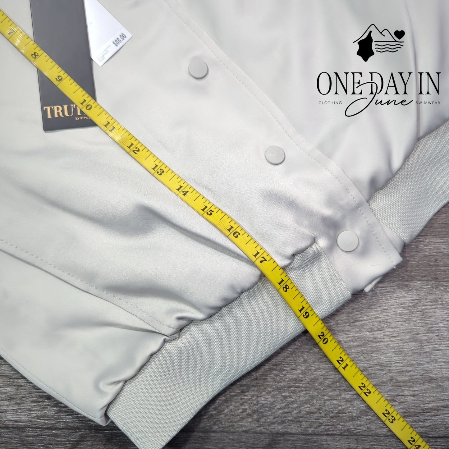 Truth Crop Snap Front Jacket Size M