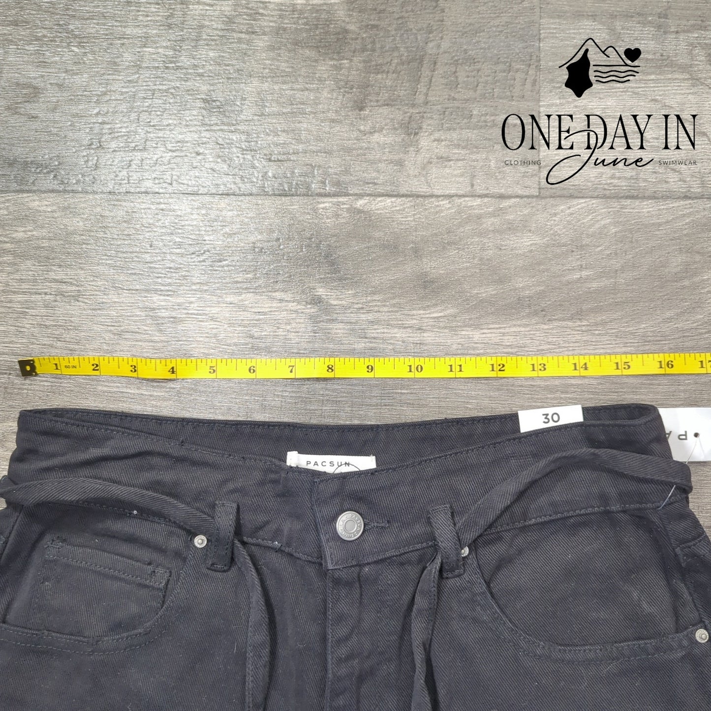 Pacsun Denim Mom Shorts Size 10 (30)