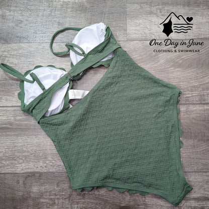 Cupshe Scallop Edge Textured Cut Out One Piece Swimsuit Size L