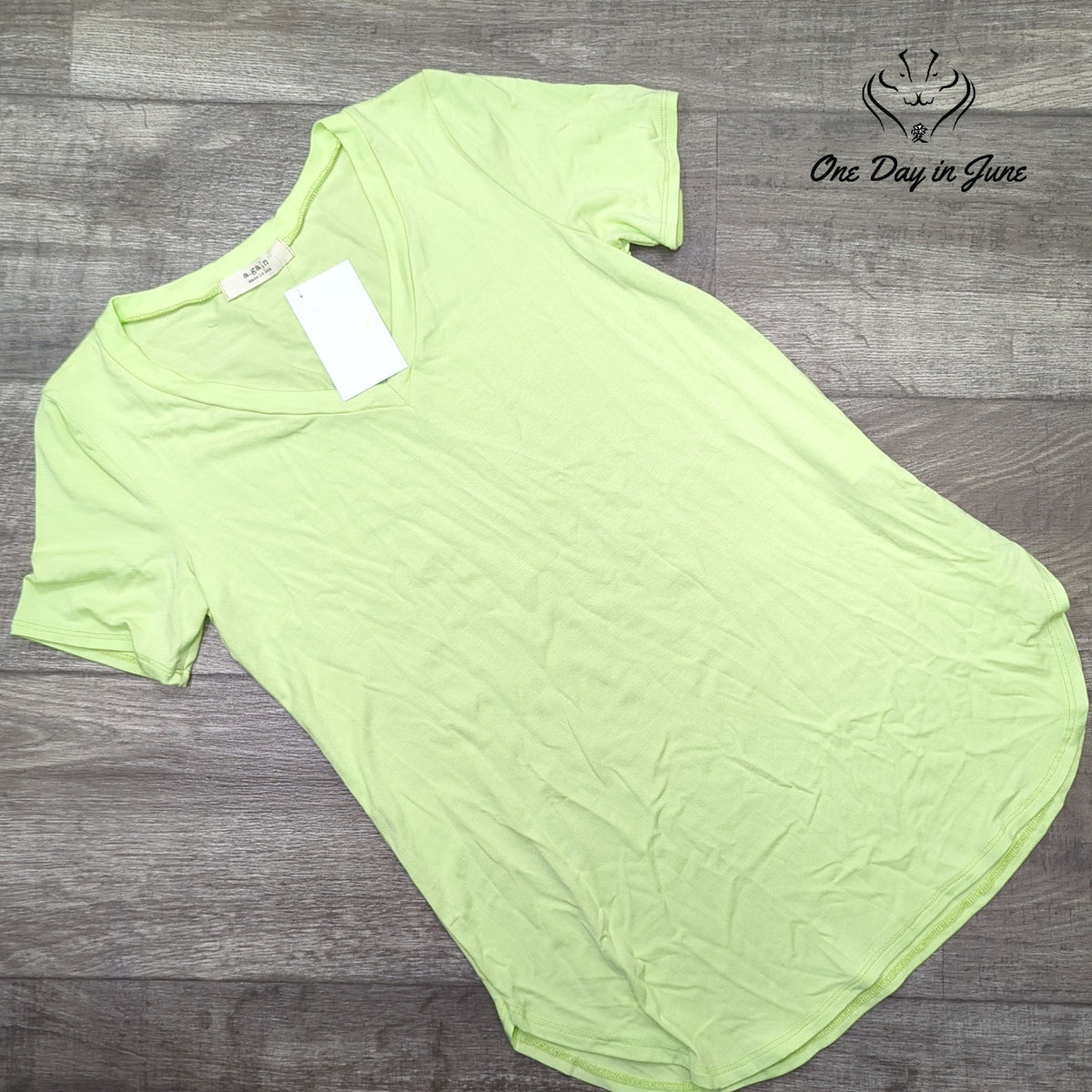 a. gain V Neck Short Sleeve Tee Shirt Lime Green Curved Hem NWT Size S