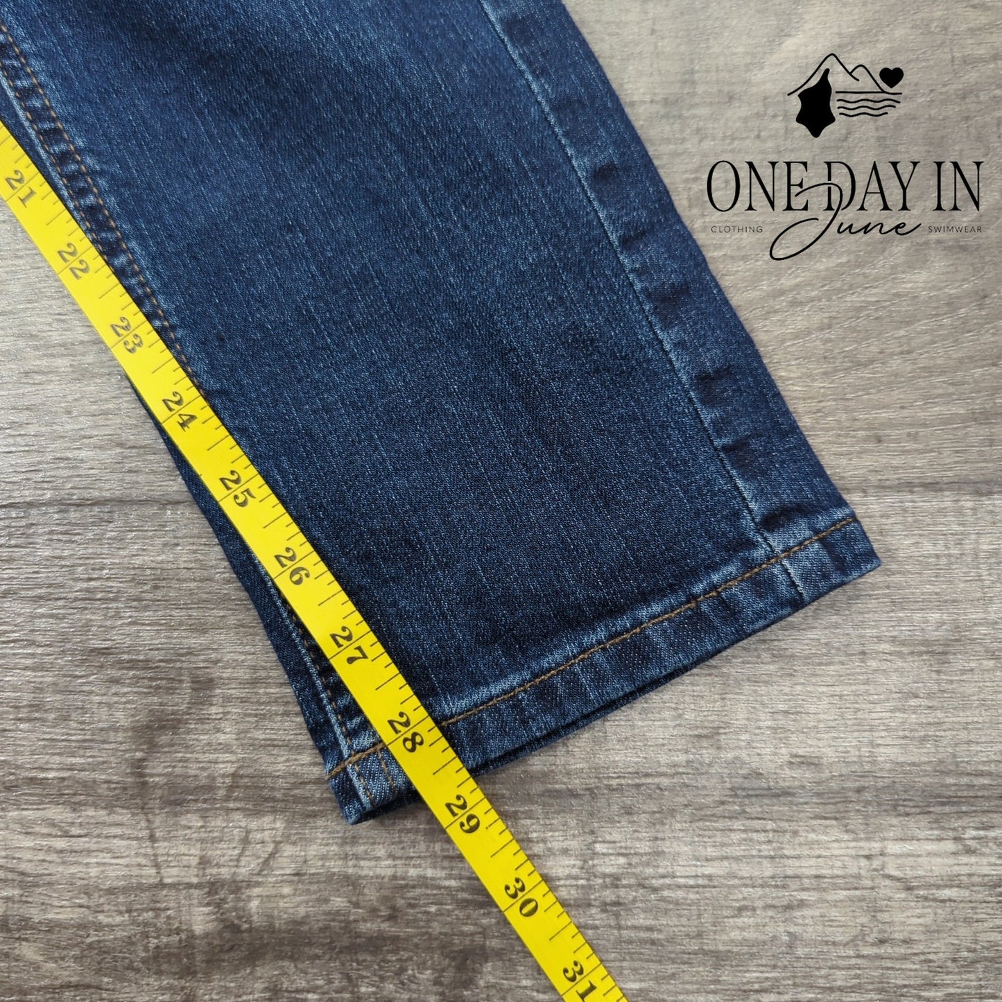 Banana Republic Girlfriend Jeans Size 4 (27)