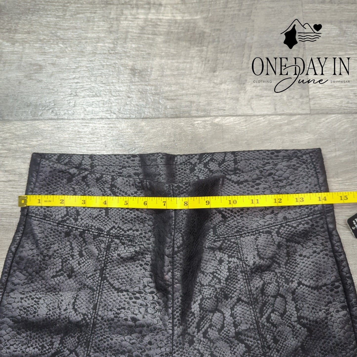 Anna & Ava Snake Print Ankle Legging Size M