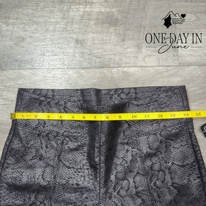 Anna & Ava Snake Print Ankle Legging Size M
