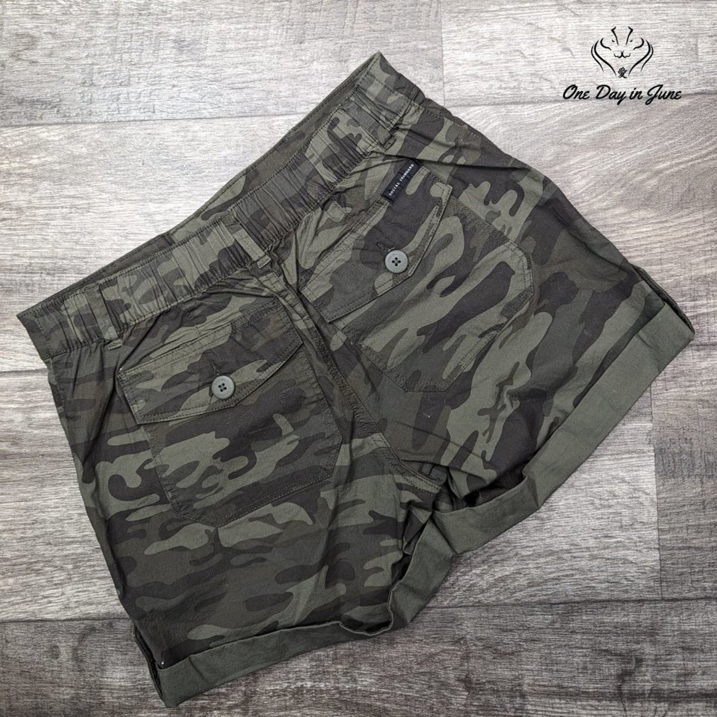 Social Standard Camoflage Shorts Size XS