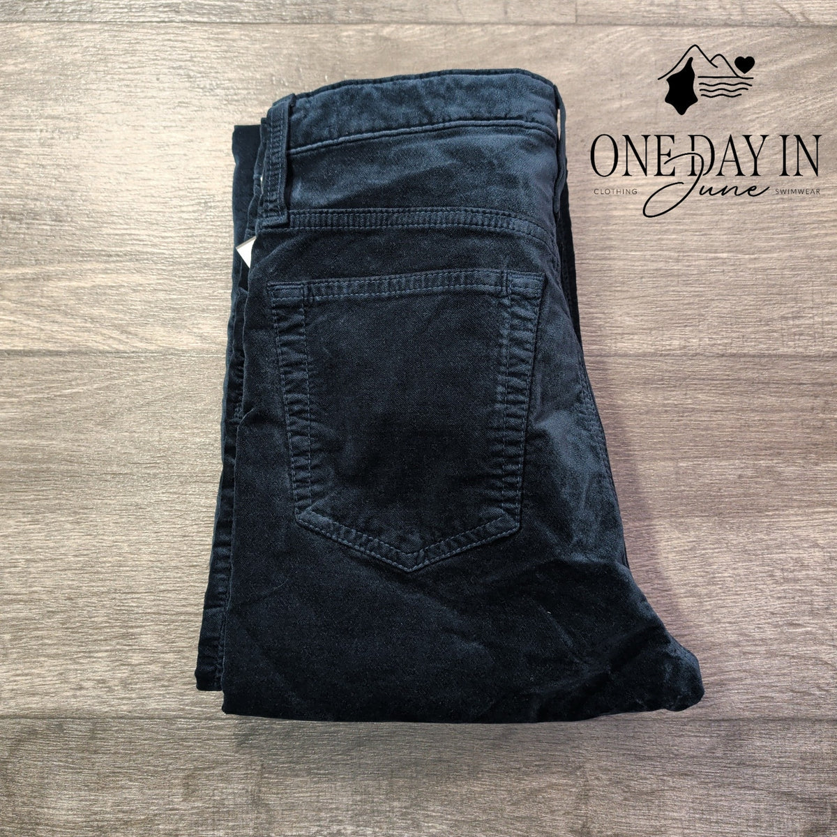 AG Adriano Goldschmied Velveteen Straight Leg Jeans Navy Blue NWT Size 4 (27)