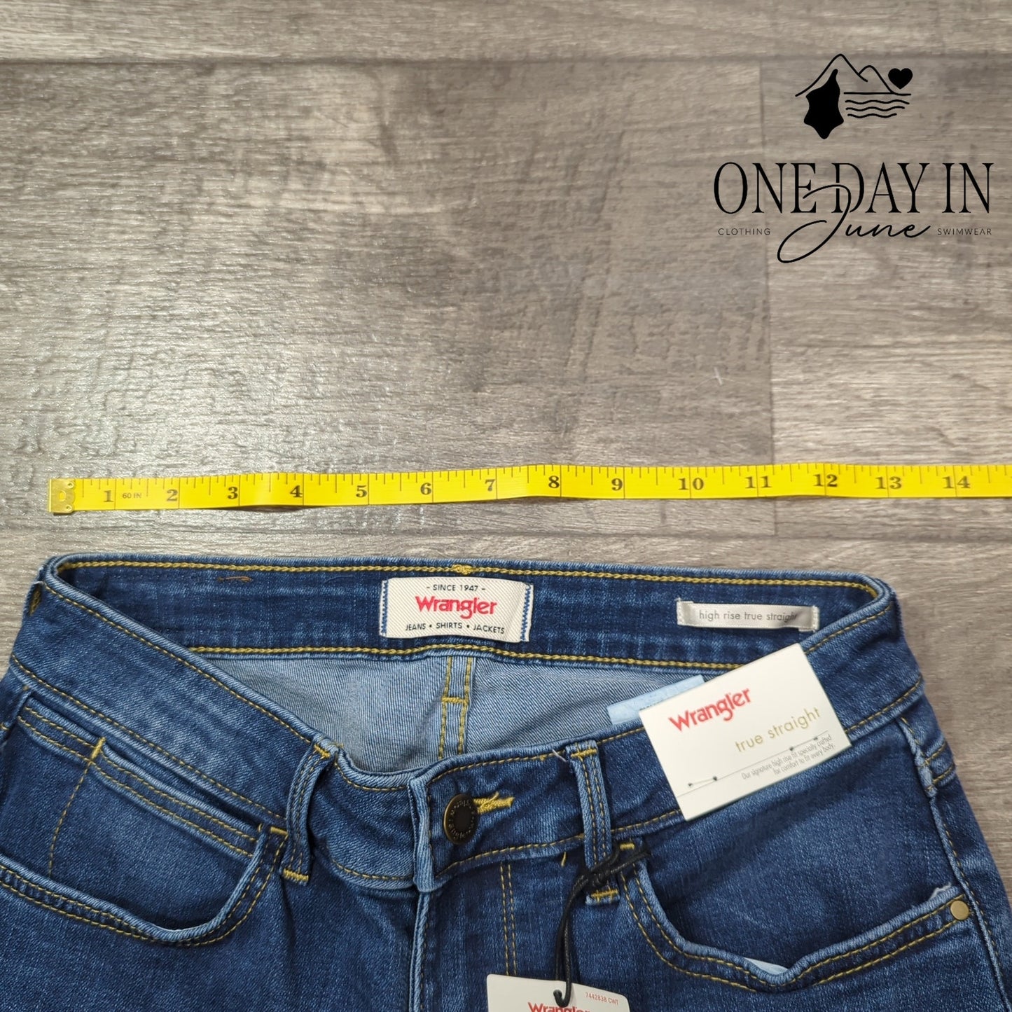 Wrangler High Rise True Straigh Jeans Size 4T (27X34)